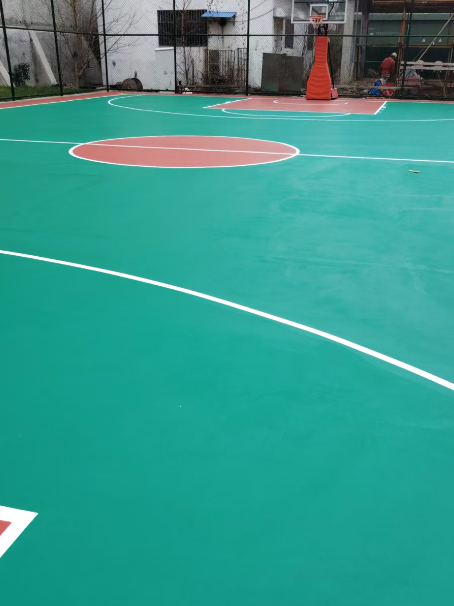 元门乡 球场长期使用易出现地面开裂